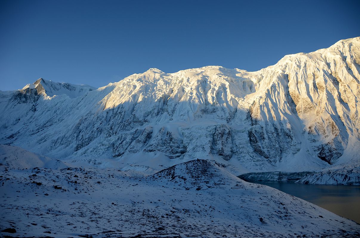03 Roc Noir Khangsar Kang And La Grande Barriere With Tilicho Tal Lake Below At Sunrise From The Eastern Camp 